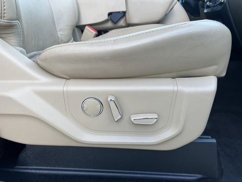 Used 2019 Ford F350 Lariat image 27