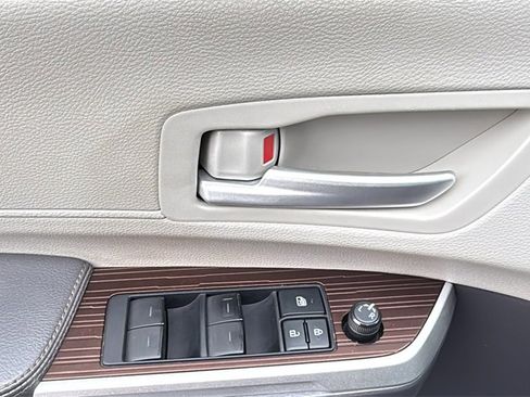 Used 2021 Toyota Sienna XLE image 19