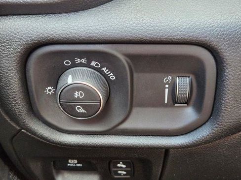 Used 2022 RAM 1500 Big Horn AWD/4WD image 30