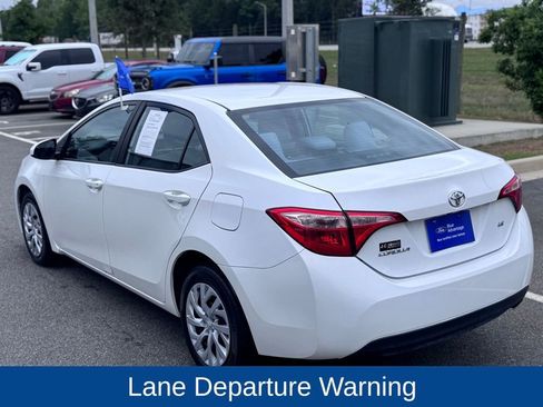 Used 2017 Toyota Corolla LE FWD image 5