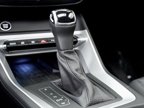 Certified 2025 Audi Q3 2.0T Premium Plus w/ Premium Plus Package AWD/4WD image 18