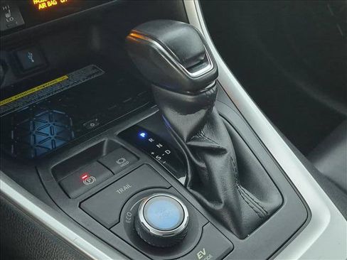 Used 2020 Toyota RAV4 XSE AWD/4WD image 12