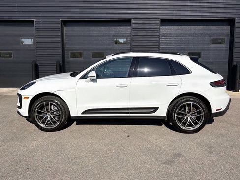 Certified 2025 Porsche Macan image 2