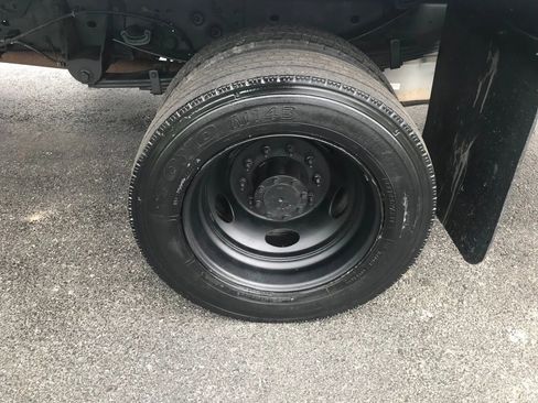 Used 2016 Ford F550 2WD Regular Cab Super Duty image 46