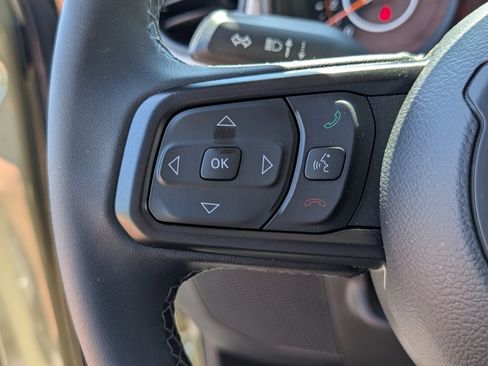 Used 2026 Jeep Wrangler Sport AWD/4WD image 17