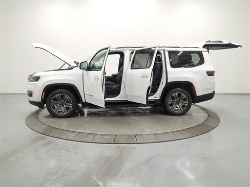 Used 2024 Jeep Wagoneer Series II w/ Flexible Seating Group image 12