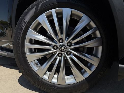Used 2024 Toyota Highlander Platinum FWD image 10