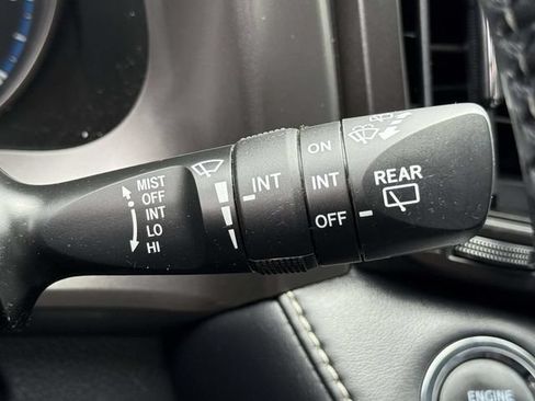 Used 2018 Toyota RAV4 XLE FWD image 23