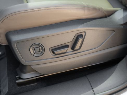 Used 2025 Audi Q5 Premium Plus w/ Premium Plus AWD/4WD image 18