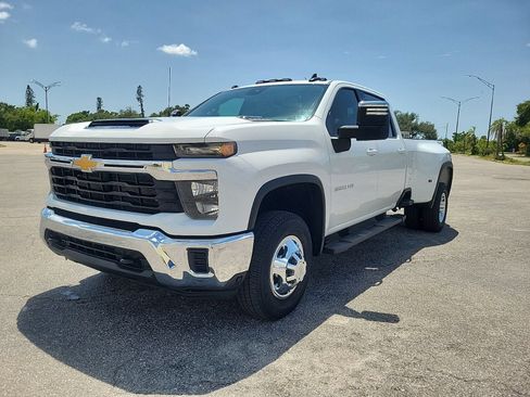 Used 2024 Chevrolet Silverado 3500 LT AWD/4WD image 2