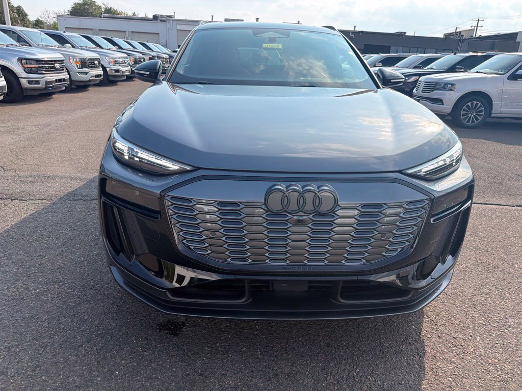 Used 2025 Audi SQ6 e-tron Premium Plus w/ Premium Plus AWD/4WD image 8