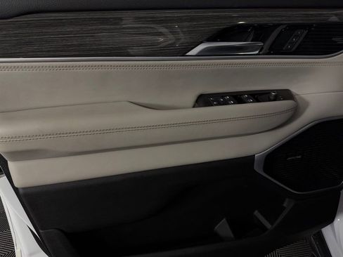Certified 2022 Jeep Wagoneer Series II AWD/4WD image 26