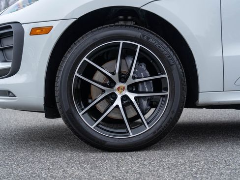 Certified 2025 Porsche Macan AWD/4WD image 12
