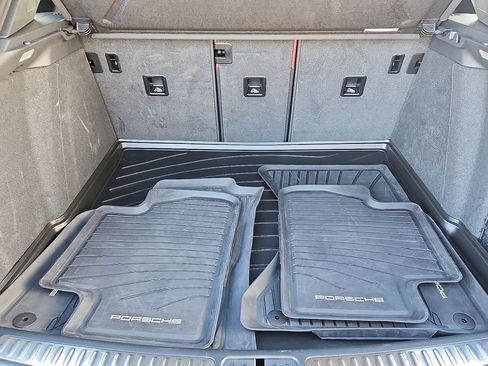 Certified 2025 Porsche Macan image 27