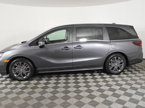 New 2026 Honda Odyssey Touring image 9