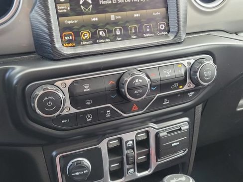 Used 2022 Jeep Wrangler Unlimited Sahara AWD/4WD image 31