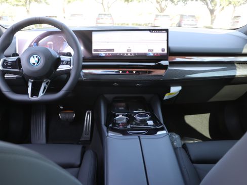 Used 2026 BMW 550e xDrive AWD/4WD image 29