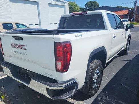 Used 2023 GMC Sierra 1500 SLE AWD/4WD image 3