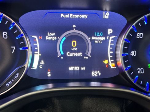 Used 2023 Chrysler Pacifica Touring-L FWD image 27