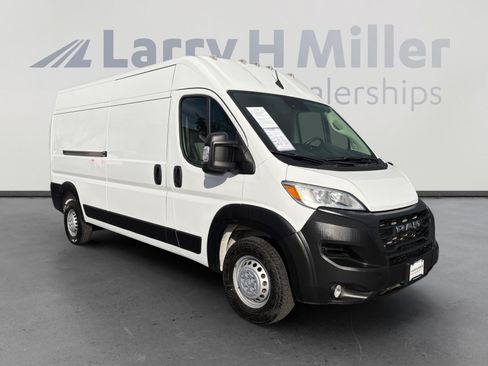 Used 2024 RAM ProMaster 2500 w/ Convenience Group FWD image 7