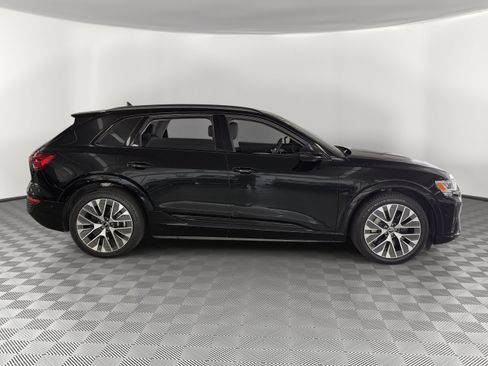 Used 2024 Audi Q8 e-tron Premium Plus w/ Premium Plus Package AWD/4WD image 8