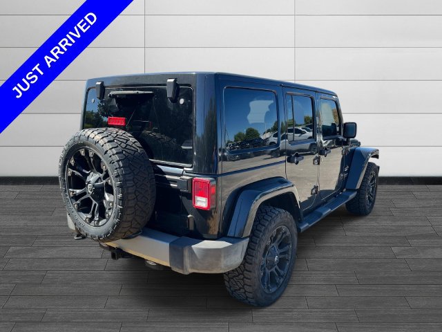 Used 2014 Jeep Wrangler Unlimited Sahara w/ Connectivity Group AWD/4WD image 3