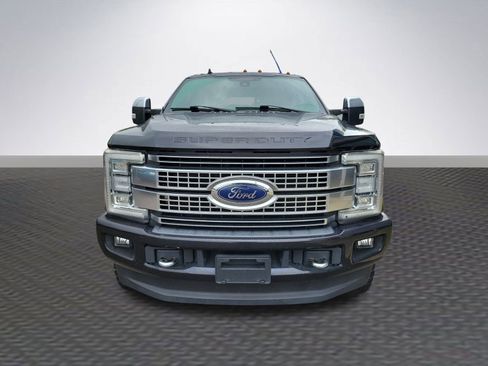 Used 2019 Ford F250 Platinum image 2