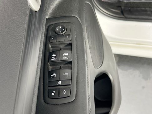 Used 2022 Jeep Grand Cherokee Laredo X AWD/4WD image 18
