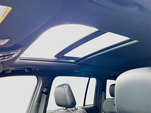 New 2025 Jeep Grand Cherokee Limited w/ Black Appearance Package image 31