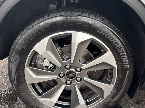 Used 2023 Ford Escape Platinum w/ Premium Technology Package image 10