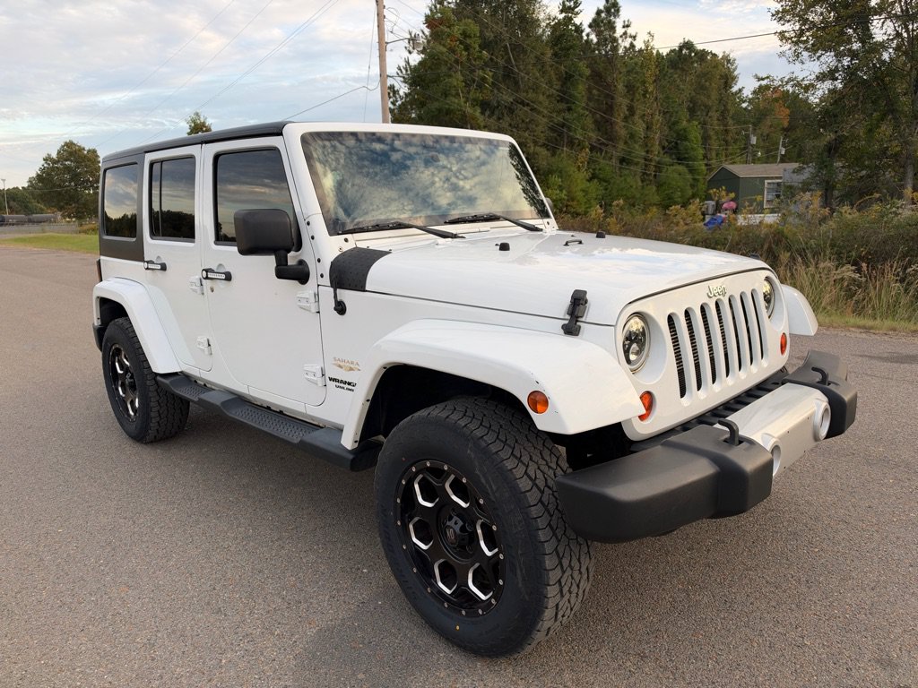 Used 2013 Jeep Wrangler Unlimited Sahara w/ Dual Top Group AWD/4WD image 5