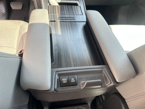 Certified 2023 Toyota Sienna Limited AWD/4WD image 27