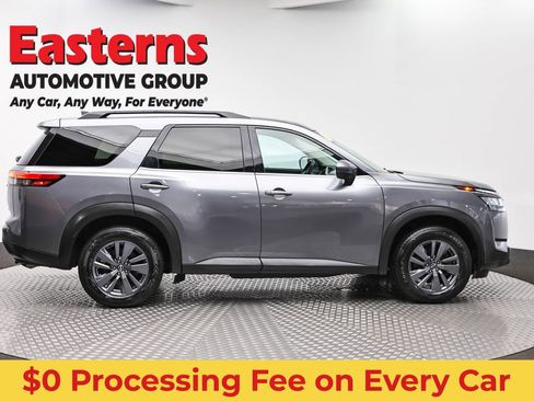 Used 2022 Nissan Pathfinder SV AWD/4WD image 4