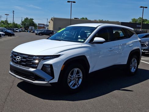 Used 2025 Hyundai Tucson SE AWD/4WD image 3