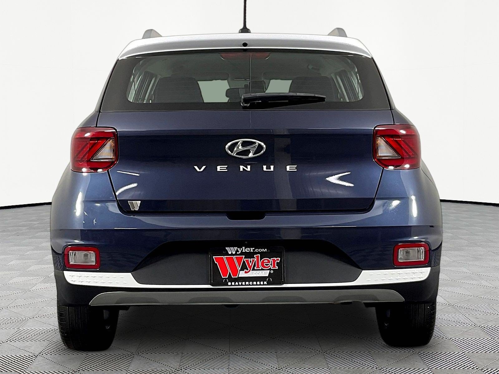 Used 2023 Hyundai Venue Limited FWD image 5