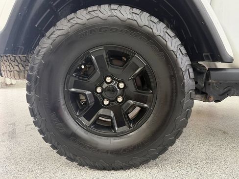Used 2021 Jeep Gladiator Mojave AWD/4WD image 43