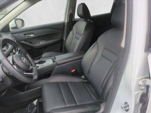 Used 2024 Nissan Rogue SL FWD image 16