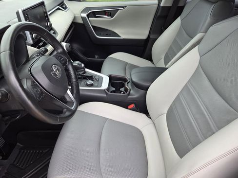 Used 2019 Toyota RAV4 Limited AWD/4WD image 24