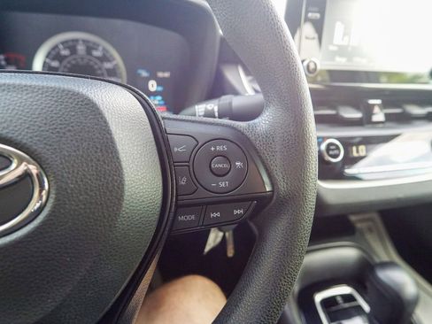 Used 2021 Toyota Corolla LE FWD image 19