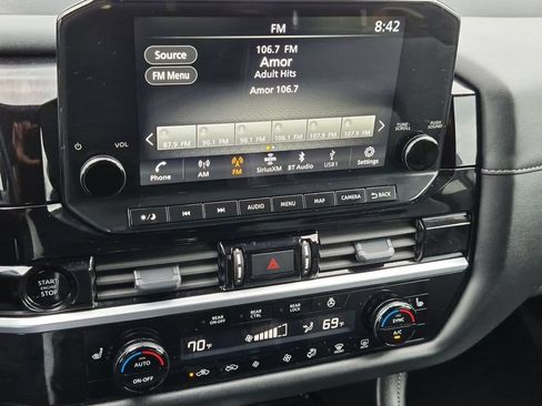 Used 2025 Nissan Pathfinder SL AWD/4WD image 17