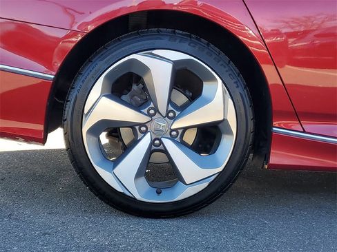 Certified 2018 Honda Accord Touring image 5