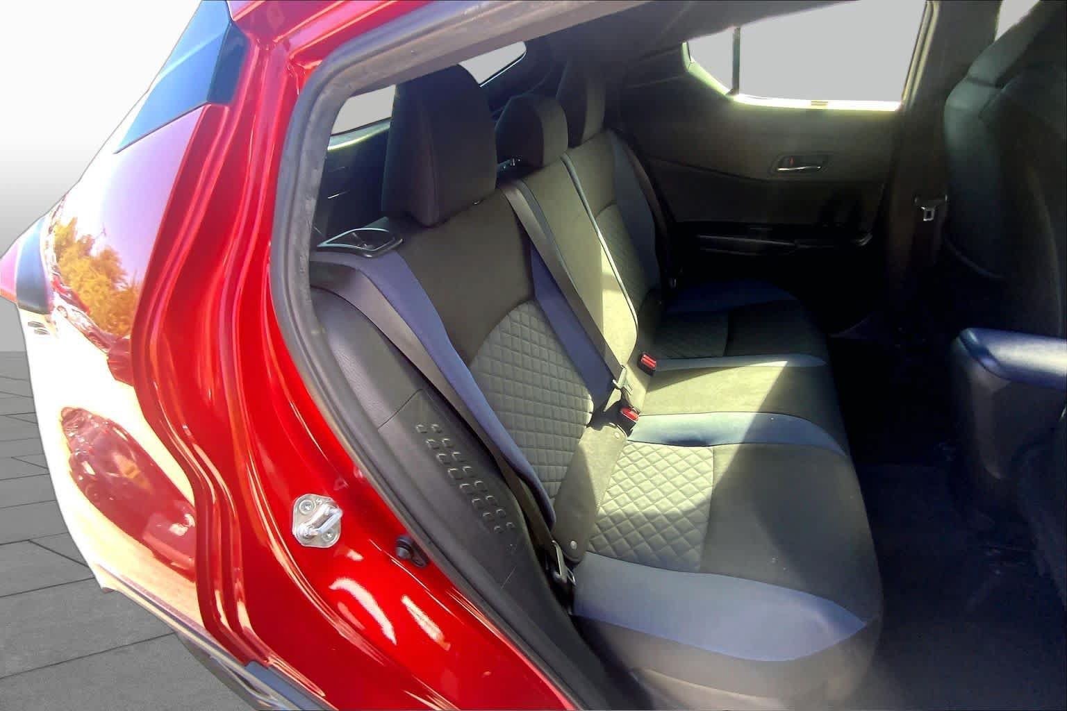 Used 2021 Toyota C-HR XLE FWD image 34