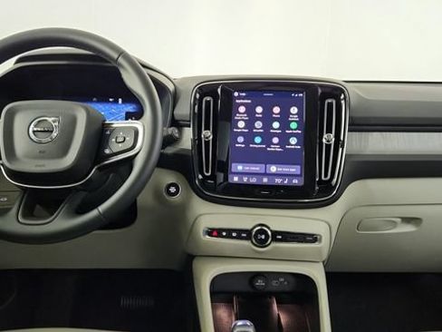Certified 2026 Volvo XC40 B5 Ultra w/ Climate Package AWD/4WD image 63