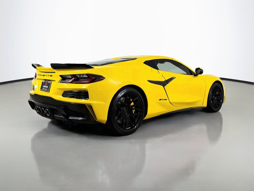 Used 2025 Chevrolet Corvette Z06 RWD image 7