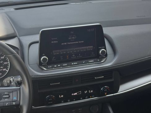 Used 2025 Nissan Rogue SV FWD image 17