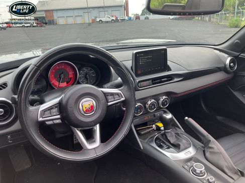 Used 2020 FIAT 124 Spider Abarth w/ Convenience Group RWD image 8