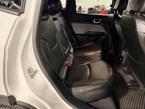 Used 2024 Jeep Compass Latitude image 15