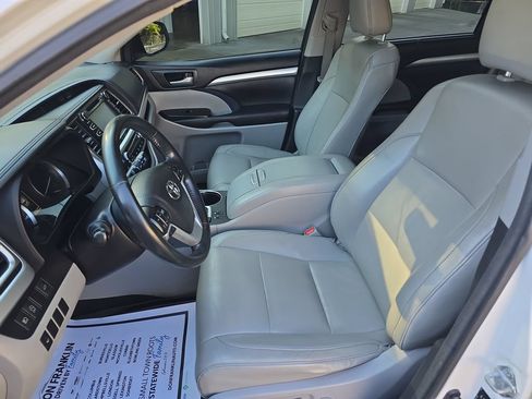 Used 2018 Toyota Highlander XLE w/ Protection Package #3 AWD/4WD image 9