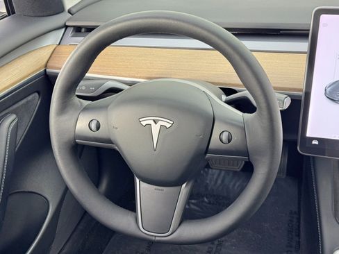 Used 2021 Tesla Model 3 Standard Range Plus image 17