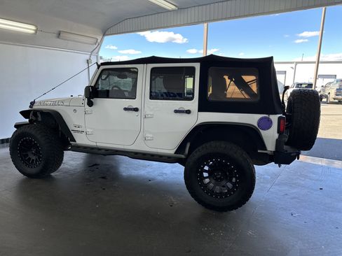 Used 2016 Jeep Wrangler Unlimited Sahara w/ Connectivity Group image 7